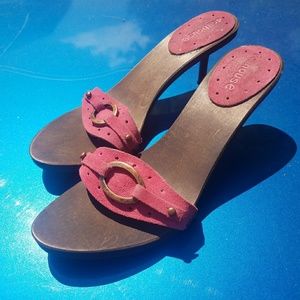 Gorgeous wood and suede mules with kitten heel